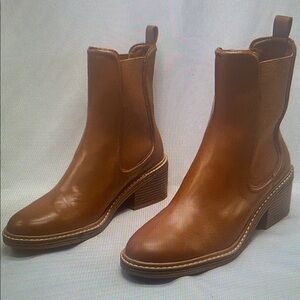 Brown Heeled Boots with Stacked Heel and Minimalist Design